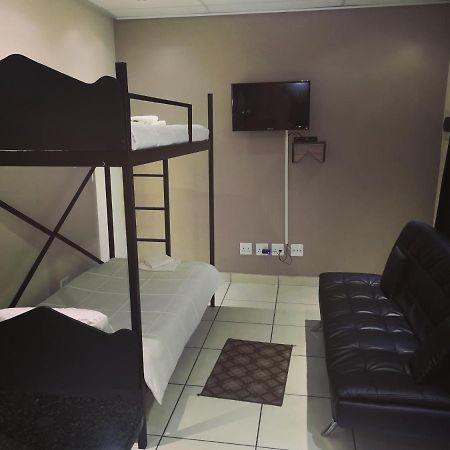 Aaa Rose Garden Guesthouse Mookgophong Екстер'єр фото