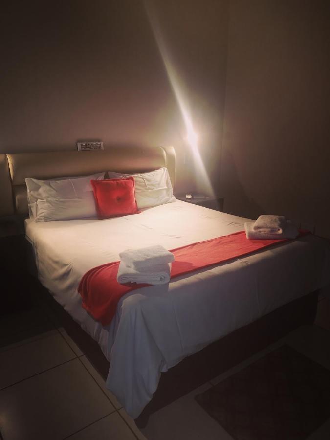 Aaa Rose Garden Guesthouse Mookgophong Екстер'єр фото