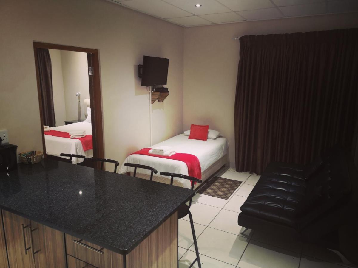 Aaa Rose Garden Guesthouse Mookgophong Екстер'єр фото
