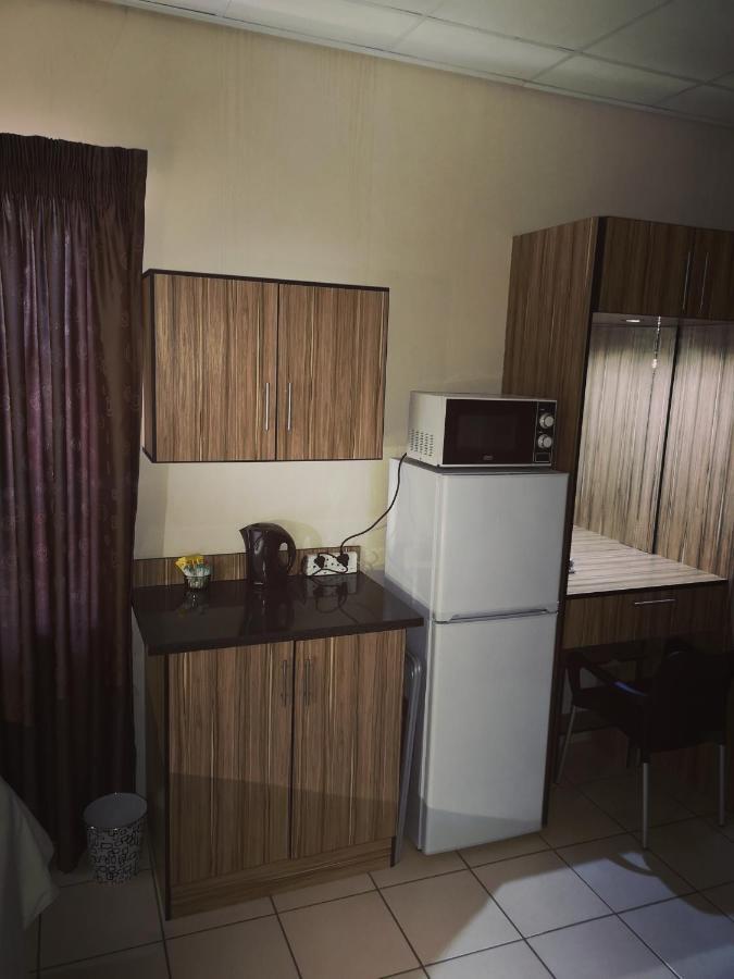Aaa Rose Garden Guesthouse Mookgophong Екстер'єр фото